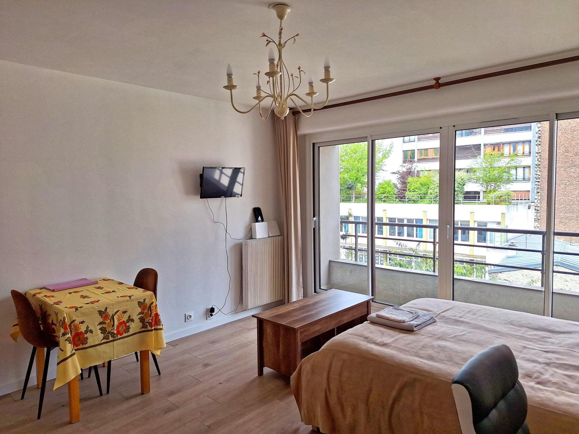 Chic Parisian Studio Retreat Bright Spacious And Secure Parking Dış mekan fotoğraf