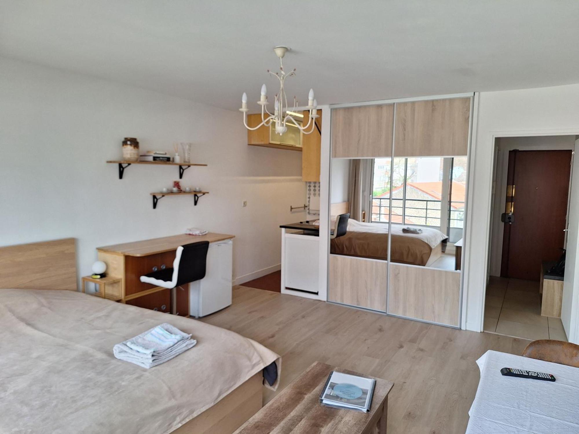Chic Parisian Studio Retreat Bright Spacious And Secure Parking Dış mekan fotoğraf